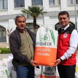 Yalova’da 51 Çiftçiye Ayçiçeği Tohumu Dağıtıldı