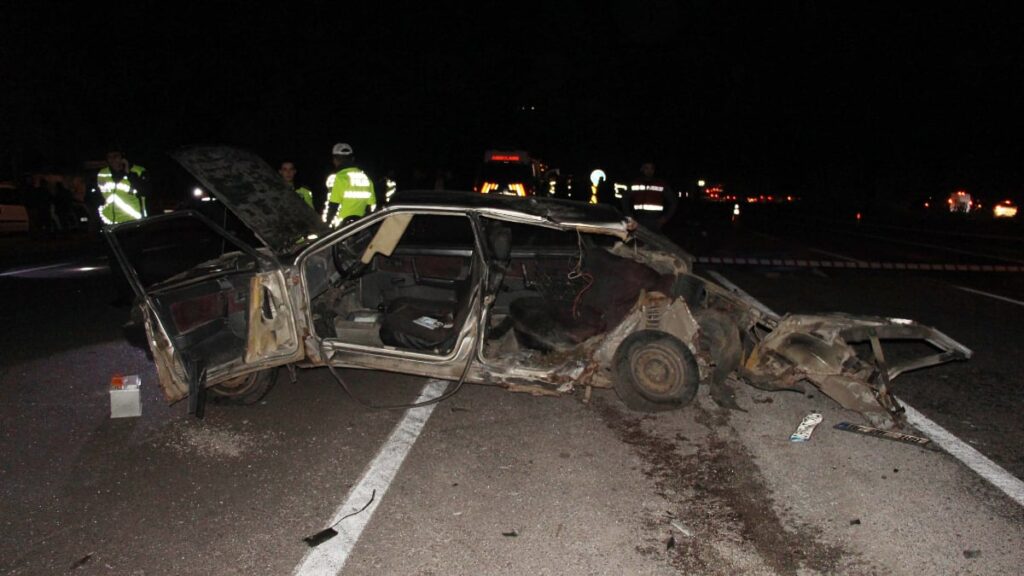 cankirida feci kaza hurdaya donen otomobilde bir kisi hayatini kaybetti 2UsJ9HNm.jpg