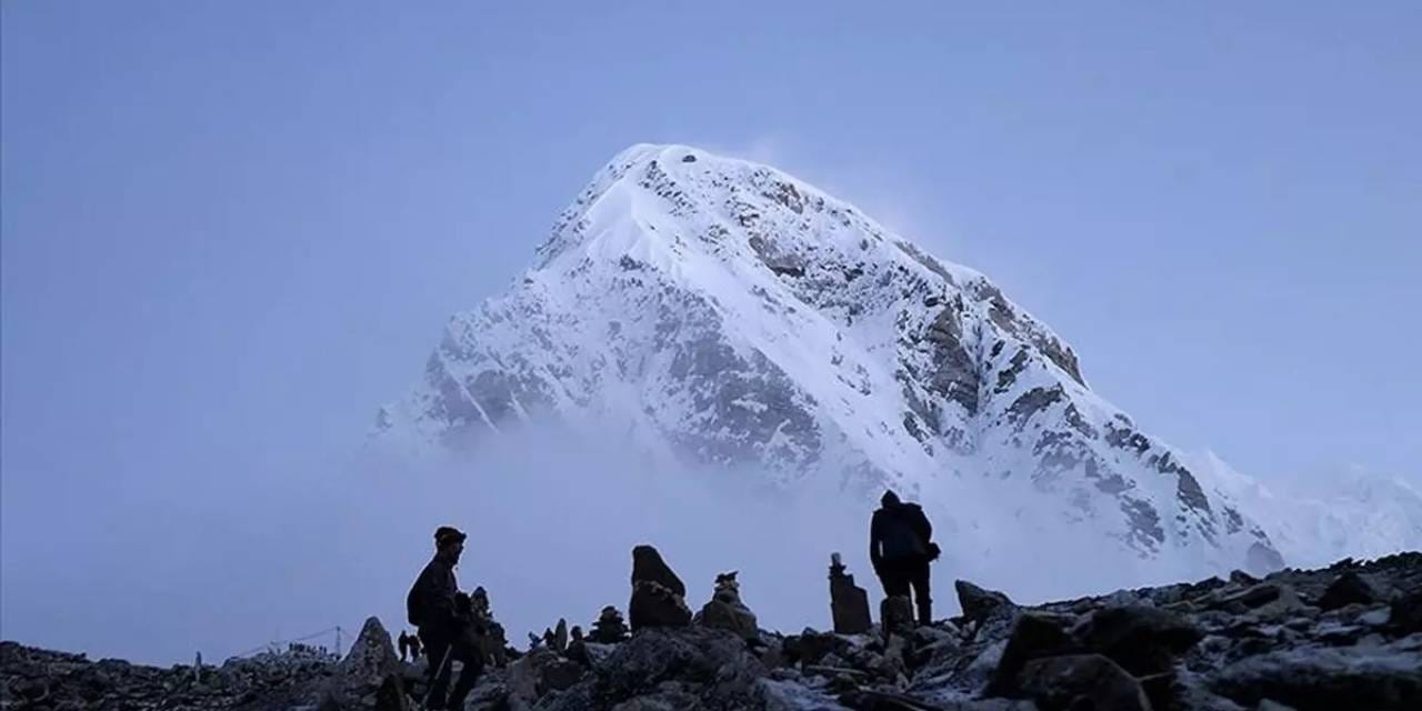 Everest Dağı’ndaki kar fırtınasında 1 kişi öldü