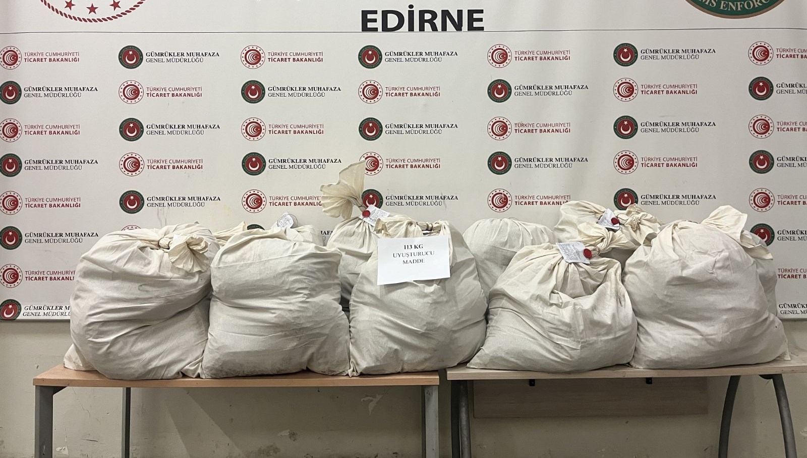 Kilolarca esrarı TIR’ın dorsesine saklamışlar