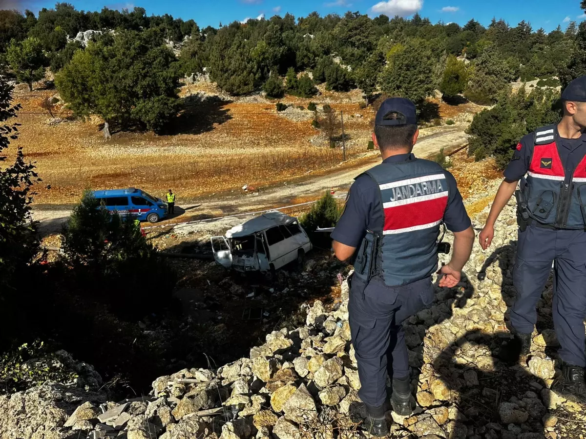 Mersin’de Tarım İşçilerini Taşıyan Minibüs Kaza Yaptı
