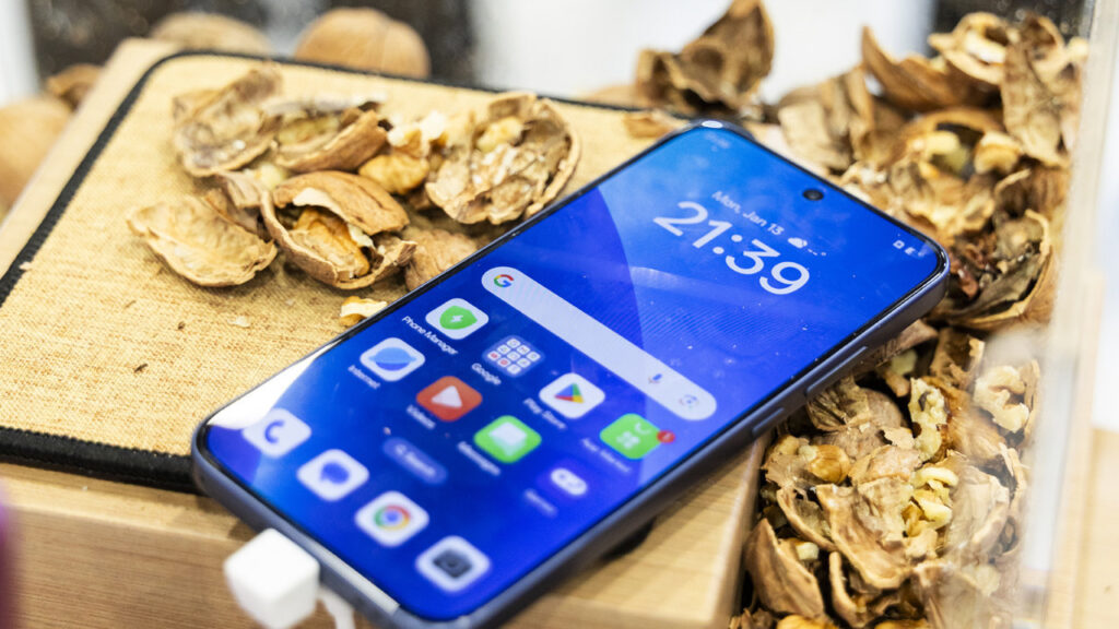 oppo a6 pro duyuruldu bu telefonu kirmak icin ekstra cabalamak gerekiyor 3vHAgKCZ.jpg