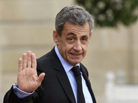 sarkozy hapse giriyor 11 metrekarelik hucrede kalacak UsuupVCn.jpg