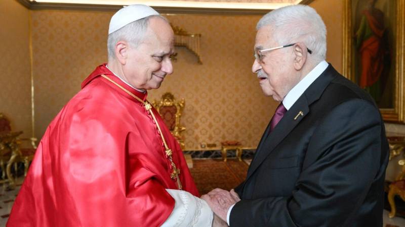 filistin devlet baskani abbas vatikanda papa 14 leo ile gorustu mvayRaFX.jpg