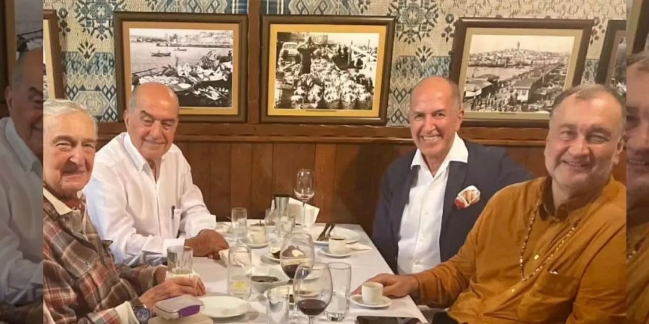 surpriz bulusma rahmi koc ve murat ulker ayni masada saqhvHdH.jpg