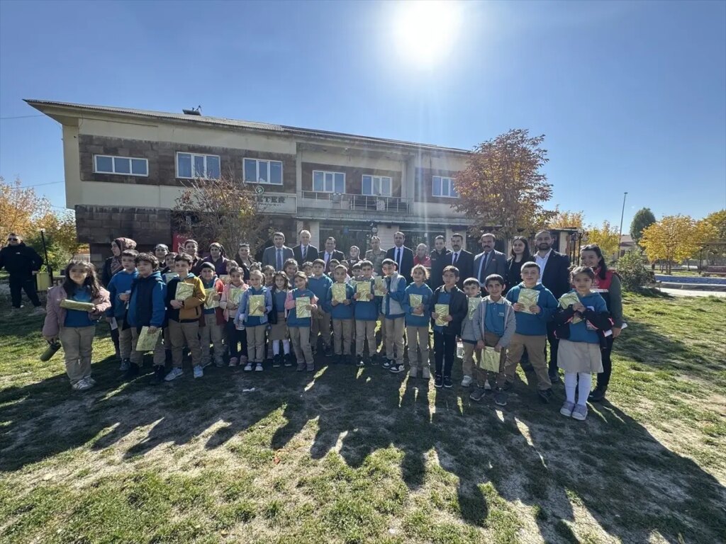 yuksekovada ogrencilere dogal beslenme kahvaltisi ZDKmbHlh.jpg