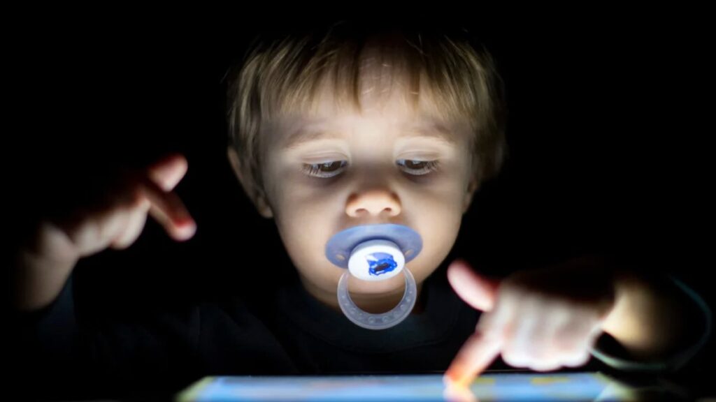 12 yaşından önce akıllı telefon edinmek çocuklarda sağlık problemi riskini arttırıyor