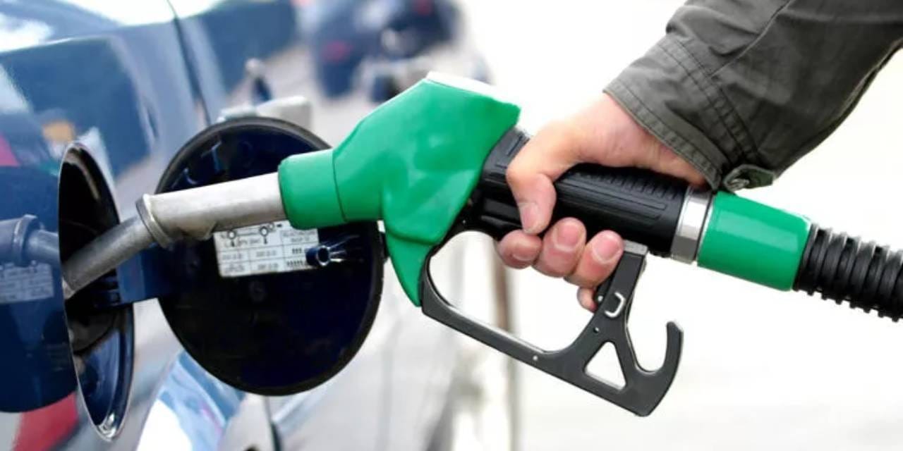 Akaryakıtta Tarihi İndirim: Sürücüler Rahatlayacak