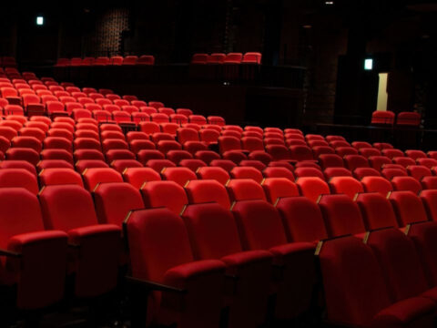 Film ve diziyi bıraktı: Ünlü yapımcı tiyatro salonu açıyor